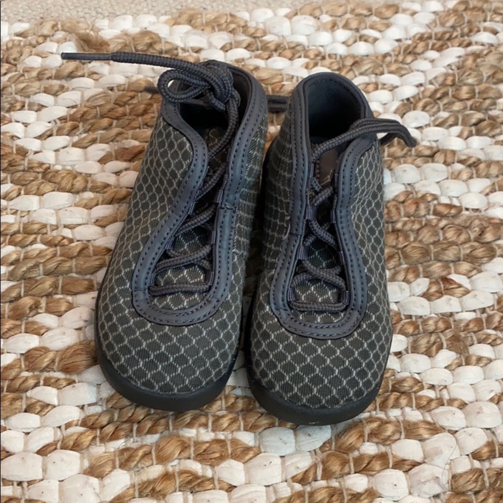 Kids Jordan sneakers size 7c like new